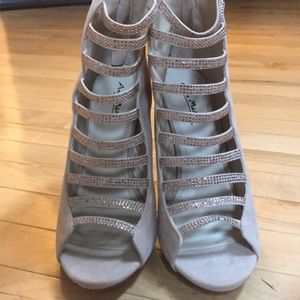 Beige/cream color 3.5 inch open top heels